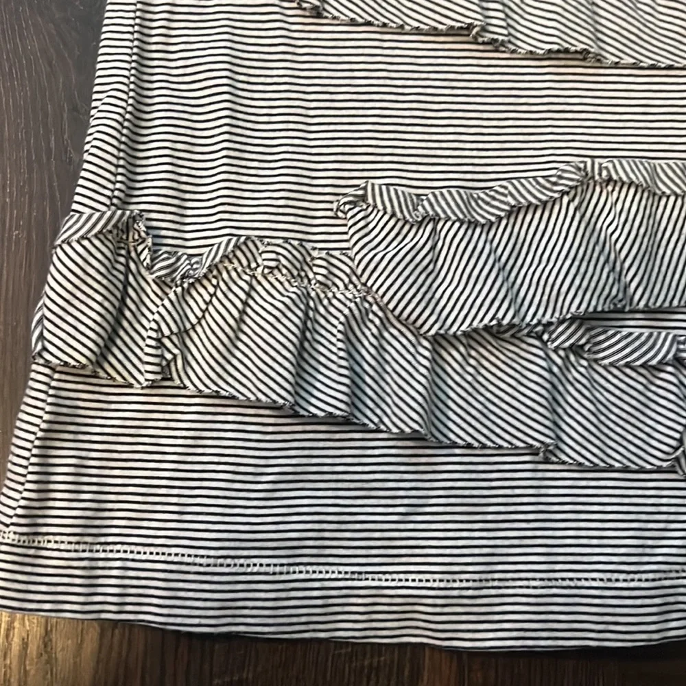 🚨4/$13🚨 Loft Ruffle Tee - Picture 2 of 5